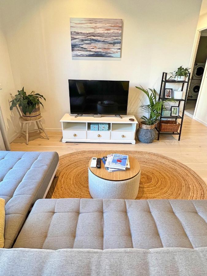 Industrial Yet Modern, 1Bd 1Bth Apt - Woden Phillip Exterior photo