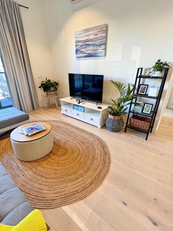 Industrial Yet Modern, 1Bd 1Bth Apt - Woden Phillip Exterior photo